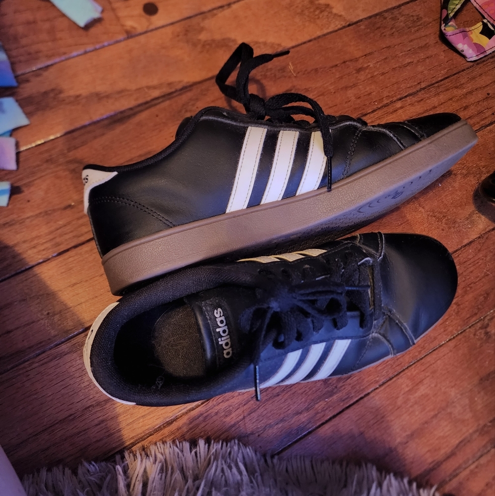 Adidas Sneakers